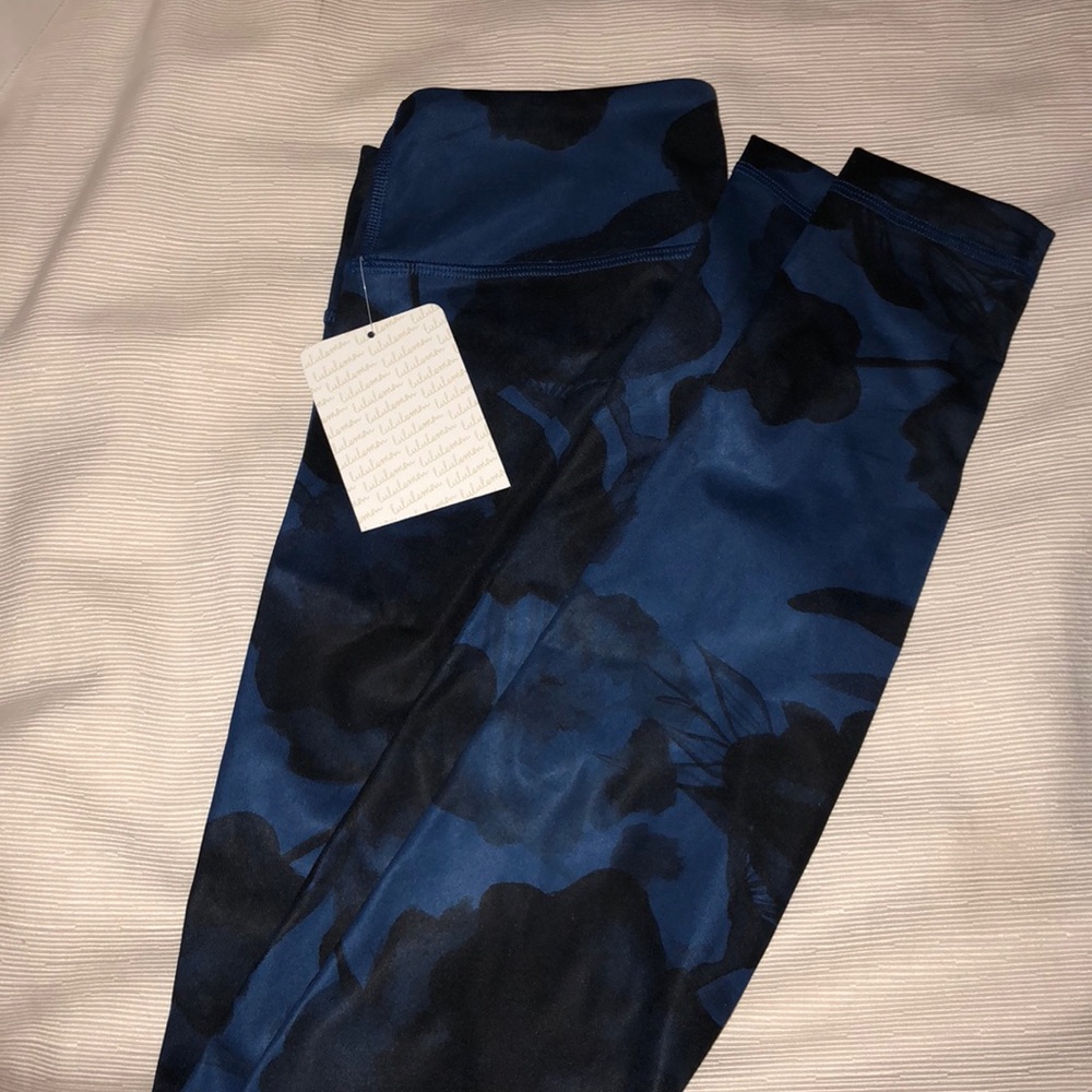 Brand new lululemon leggings! - Picture 1 of 4
